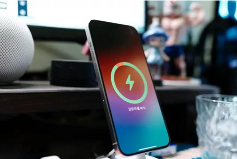江华苹果15换屏服务分享用什么充电器给iPhone15充电更好 